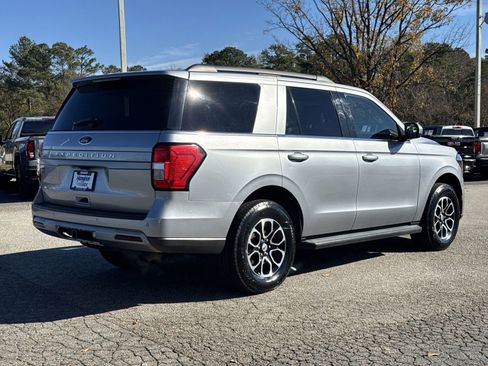 Used 2024 Ford Expedition XLT image 10