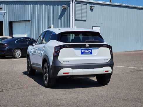 Used 2025 Nissan Kicks SV AWD/4WD image 5