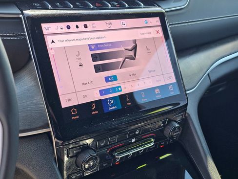 Used 2025 Jeep Grand Cherokee Limited image 21