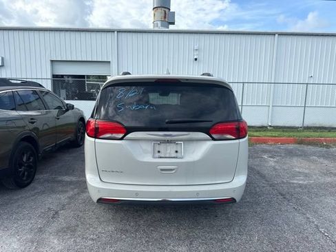 Used 2020 Chrysler Pacifica Touring-L Plus FWD image 6