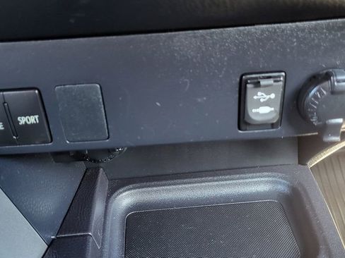 Used 2017 Toyota RAV4 LE image 32