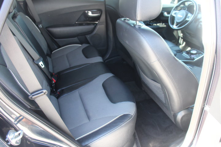 Used 2022 Kia Niro EX FWD image 17