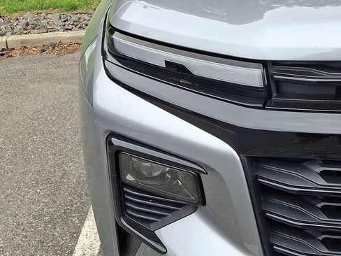 Used 2024 Chevrolet Traverse LS w/ Midnight/Sport Edition FWD image 4