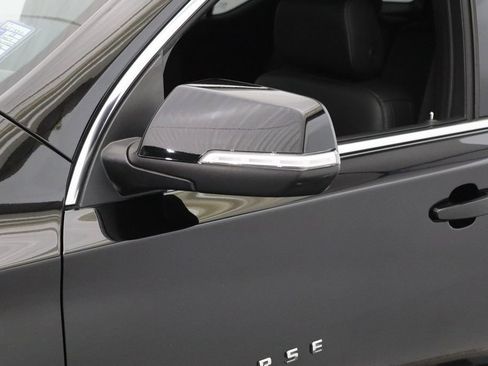 Used 2023 Chevrolet Traverse LT AWD/4WD image 11