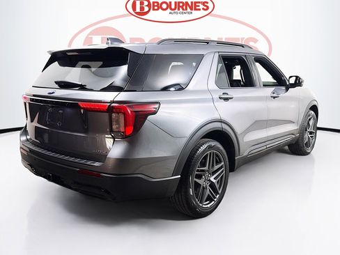 Used 2025 Ford Explorer ST-Line w/ ST-Line Street Pack image 9