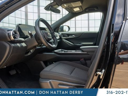 Used 2025 Chevrolet Equinox LT FWD image 3