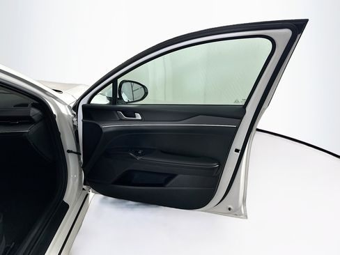 Used 2025 Kia K5 LXS image 32