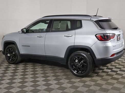 Used 2025 Jeep Compass Latitude image 11