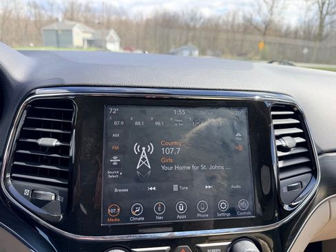 Used 2020 Jeep Grand Cherokee Limited image 23