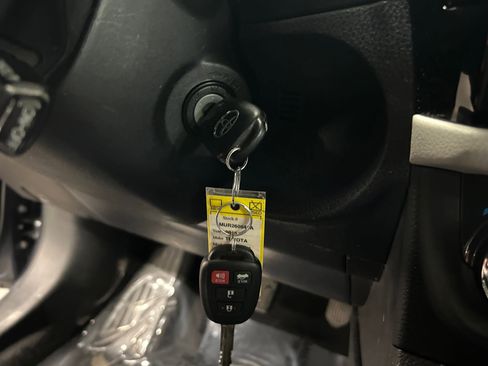 Used 2015 Toyota Corolla LE image 17