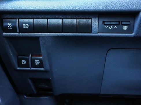 Used 2023 Toyota Sienna XLE image 12