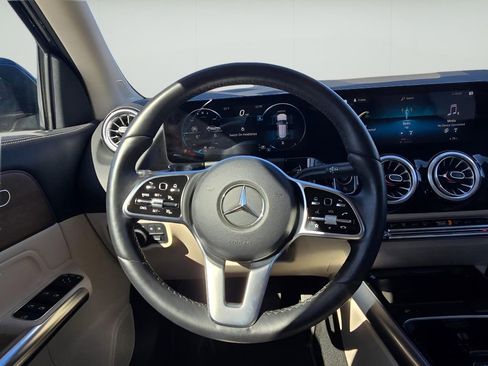 Used 2022 Mercedes-Benz GLA 250 4MATIC w/ Premium Package Lite image 16