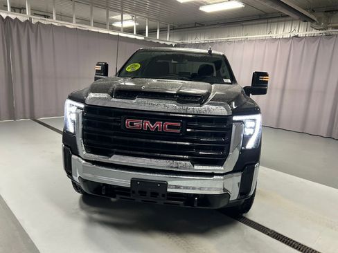 Used 2024 GMC Sierra 2500 Pro w/ Convenience Package image 2