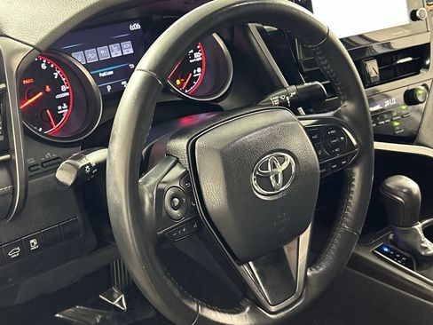 Used 2023 Toyota Camry XSE FWD image 13