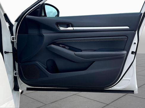 Certified 2022 Nissan Altima 2.5 SV w/ SV Premium Package FWD image 23