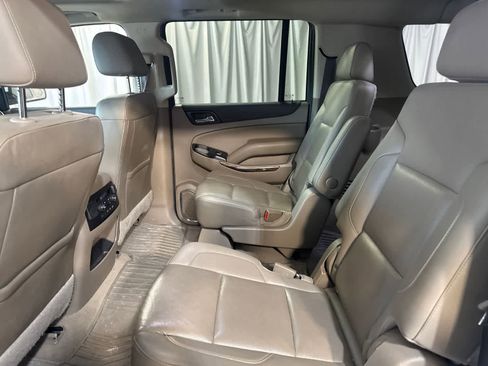 Used 2019 GMC Yukon XL SLT w/ Premium Edition AWD/4WD image 17