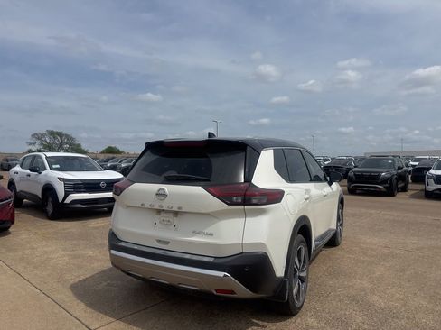 Used 2021 Nissan Rogue Platinum image 17