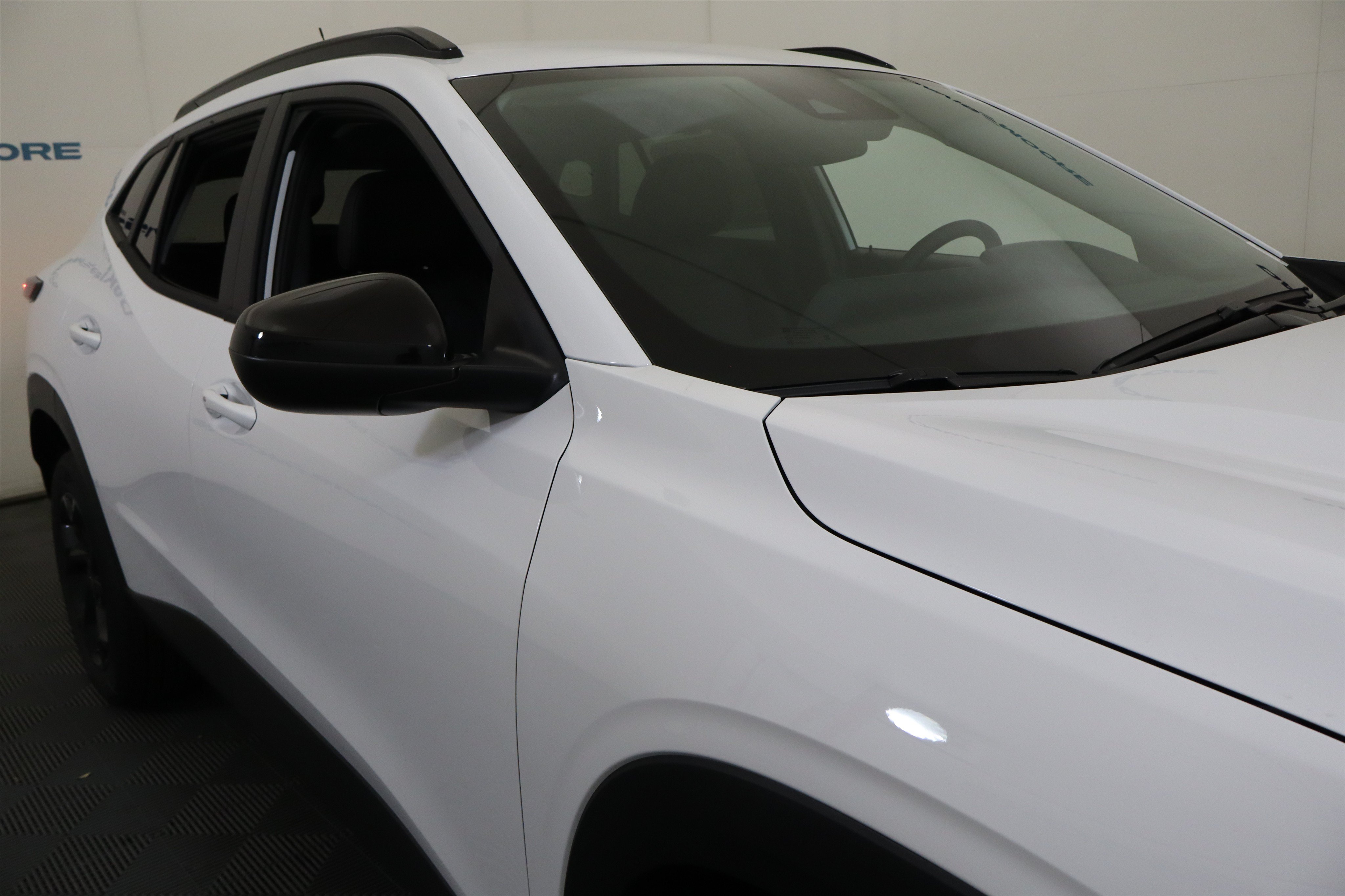 New 2026 Chevrolet Trax LT w/ Midnight Edition FWD image 4