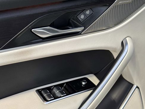 Used 2023 Jaguar F-PACE R-Dynamic S image 20