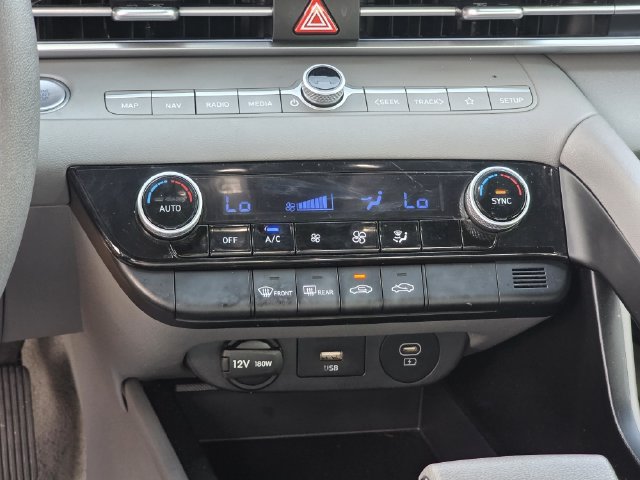 Used 2024 Hyundai Elantra SEL FWD image 22