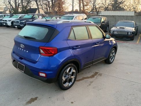 Used 2025 Hyundai Venue SEL image 10