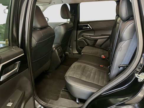 Used 2024 Mitsubishi Outlander SE AWD/4WD image 29