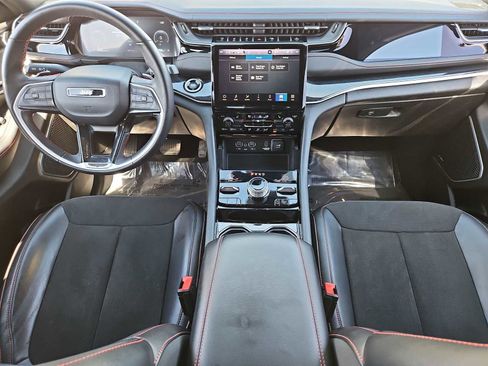 Used 2022 Jeep Grand Cherokee Trailhawk w/ Luxury Tech Group III image 16