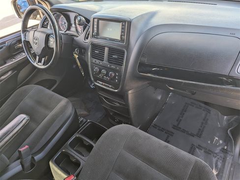 Used 2018 Dodge Grand Caravan SE image 10