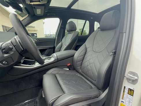 Certified 2024 BMW X5 xDrive40i w/ Premium Package AWD/4WD image 9
