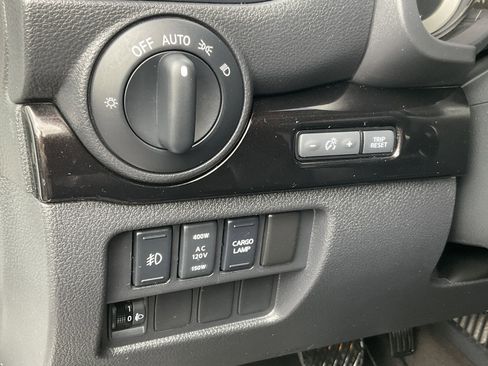 Used 2019 Nissan Titan SL w/ Midnight Edition image 30