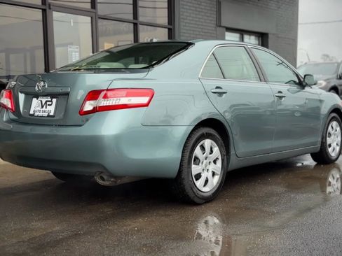 Used 2010 Toyota Camry FWD image 3