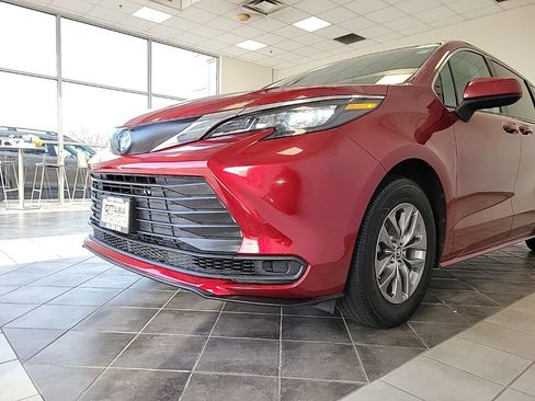 Used 2024 Toyota Sienna LE image 15