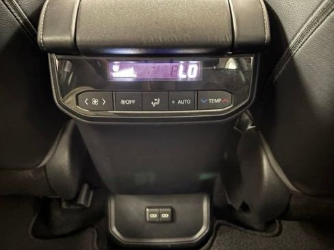 Used 2022 Toyota Highlander XLE FWD image 14