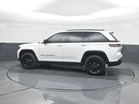 Used 2025 Jeep Grand Cherokee Altitude RWD image 27