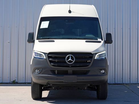 Used 2023 Mercedes-Benz Sprinter 2500 image 7