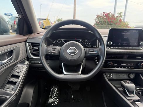 Used 2023 Nissan Rogue SV AWD/4WD image 12
