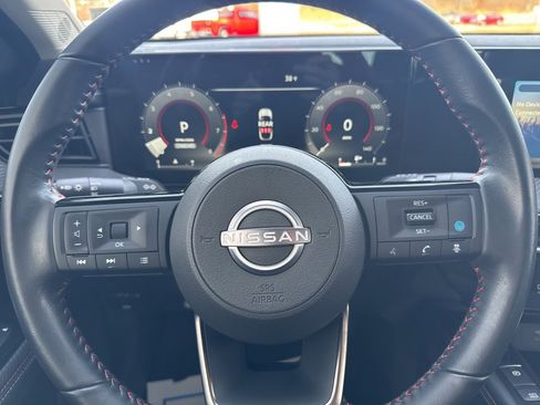 Used 2025 Nissan Kicks SR image 17