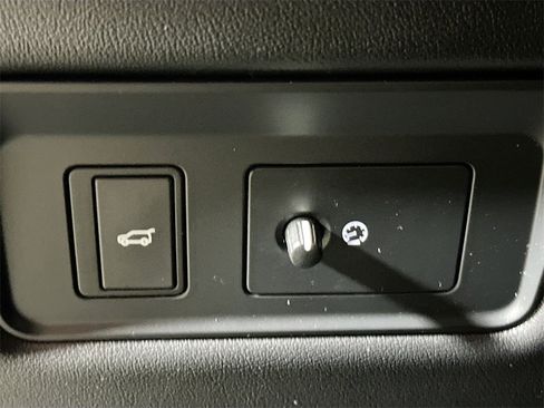 Used 2016 Land Rover Range Rover Sport SE image 11