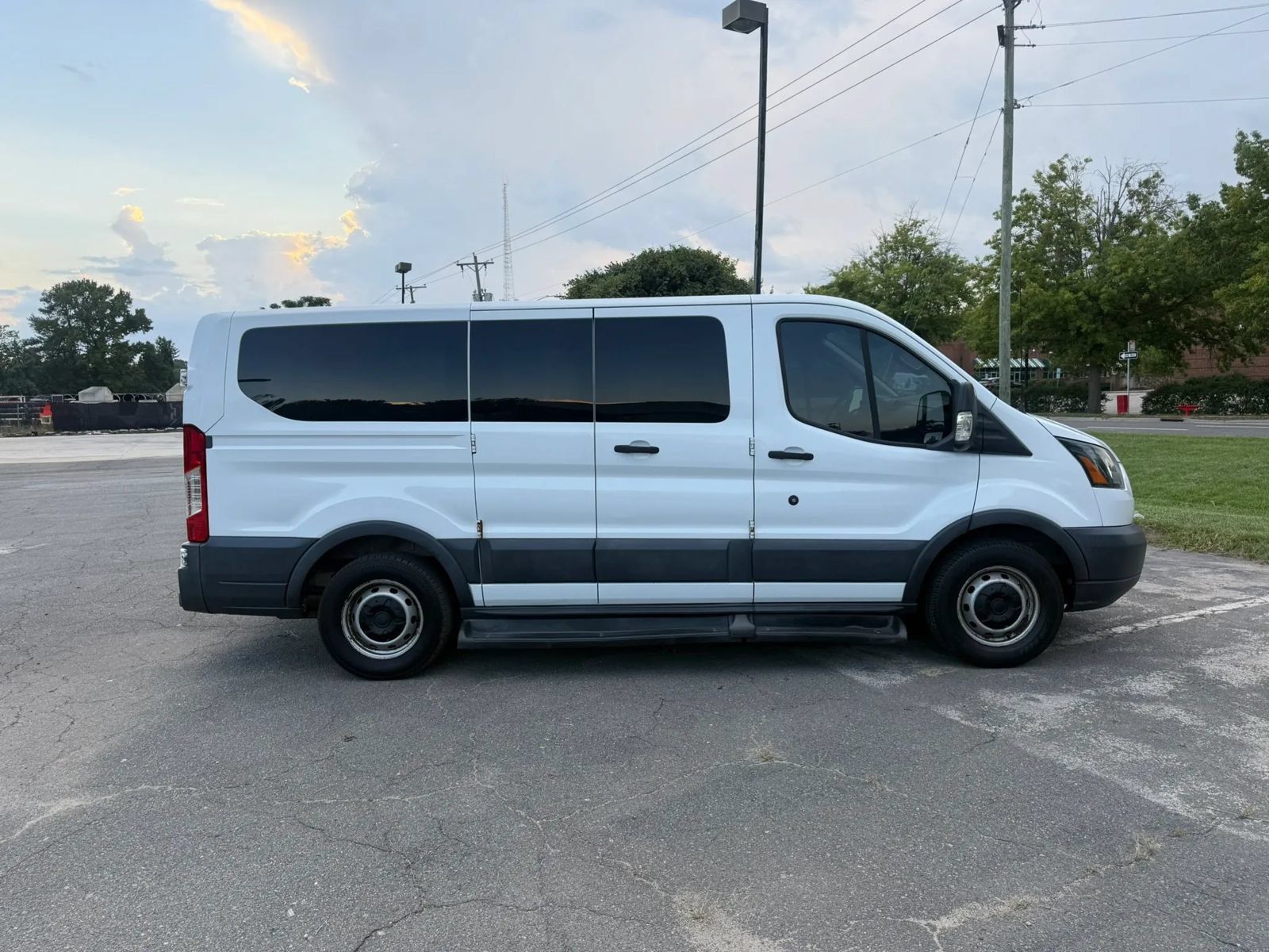 Used 2016 Ford Transit 150 XL RWD image 4