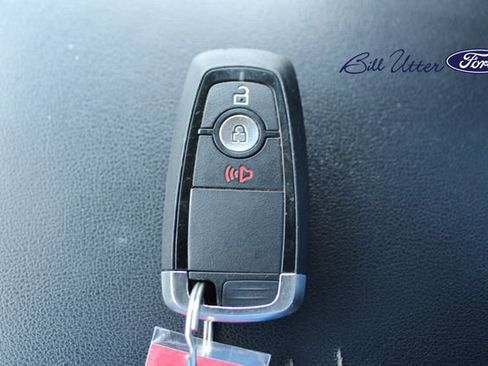 Used 2018 Ford Edge SE image 11