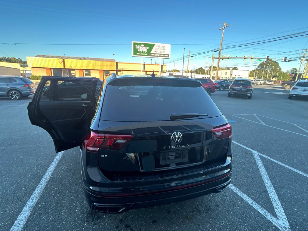 Used 2023 Volkswagen Tiguan SE R-Line FWD image 5