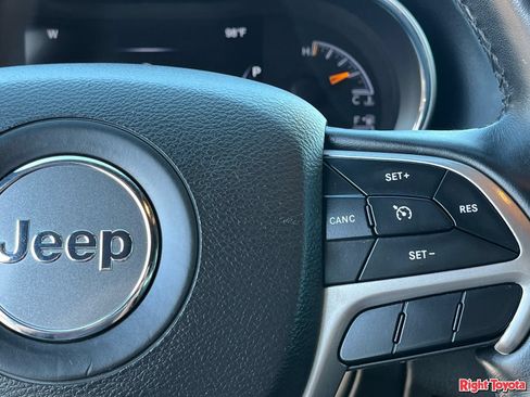 Used 2022 Jeep Grand Cherokee Laredo X RWD image 23