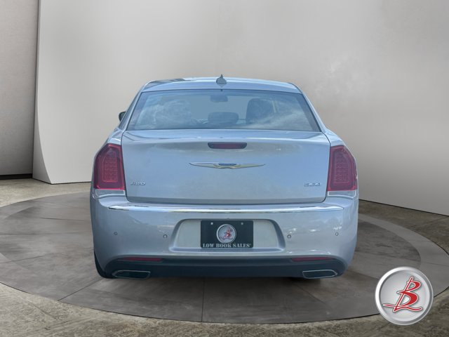 Used 2021 Chrysler 300 Touring L AWD/4WD image 6