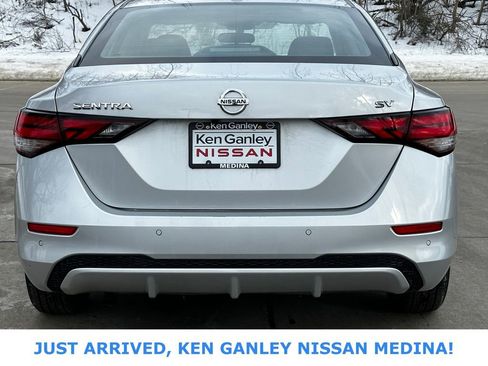 Used 2023 Nissan Sentra SV image 4