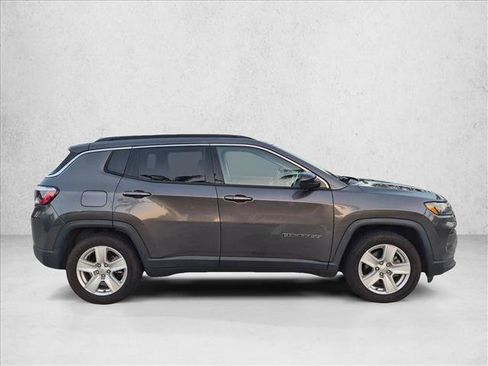 Used 2022 Jeep Compass Latitude w/ Sun and Sound Group FWD image 4