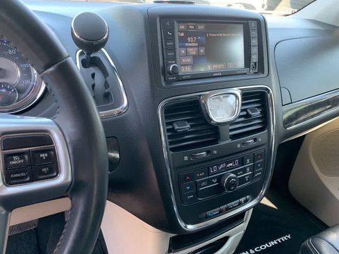 Used 2013 Chrysler Town & Country Touring FWD image 26