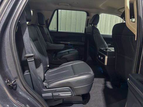 Used 2024 Ford Expedition XLT image 32