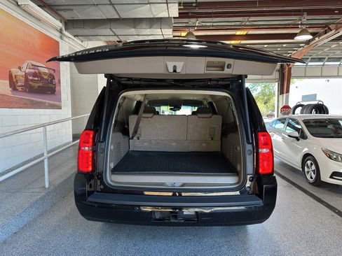 Used 2020 Chevrolet Suburban LT image 24