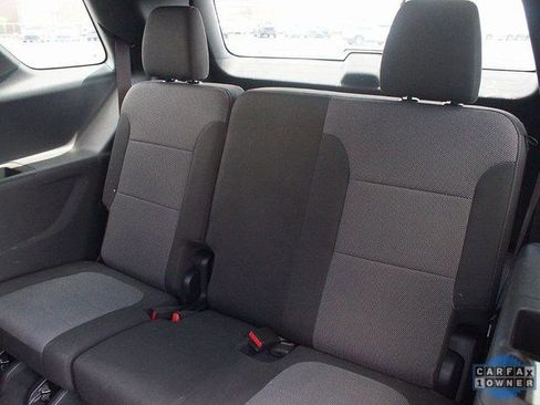 Certified 2023 Chevrolet Traverse LT w/ Rear Camera Mirror Package image 12