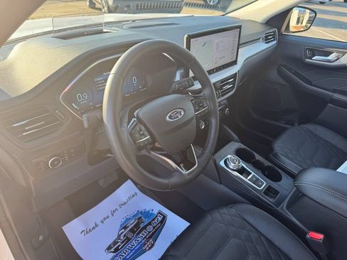 Used 2023 Ford Escape Platinum w/ Premium Technology Package AWD/4WD image 24